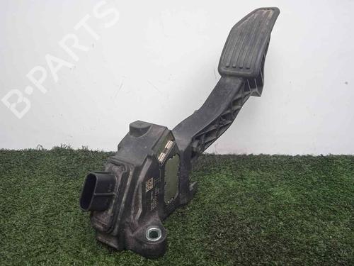 Used Pedal TOYOTA YARIS (_P13_) 1.5 Hybrid (NHP130_, NHP130) (101 hp) 8813611