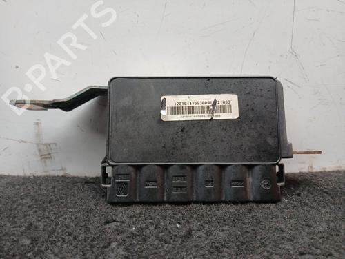 Used Fuse box Fuse box RENAULT MEGANE III Hatchback (BZ0/1_, B3_) [2008-2026] 33980676 33980676