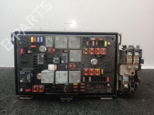 Used Fuse box Fuse box 39451540 39451540