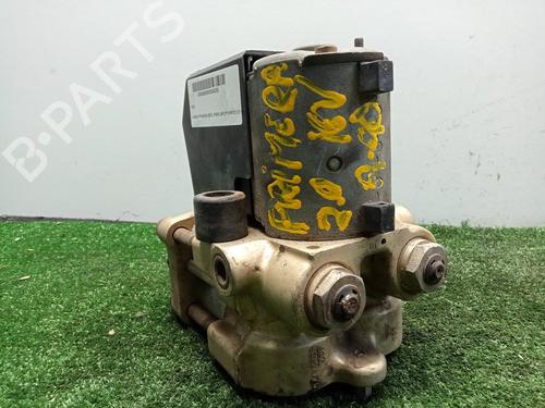 Used ABS pump NISSAN PRIMERA (P10) 2.0 16V (116 hp) 5693798