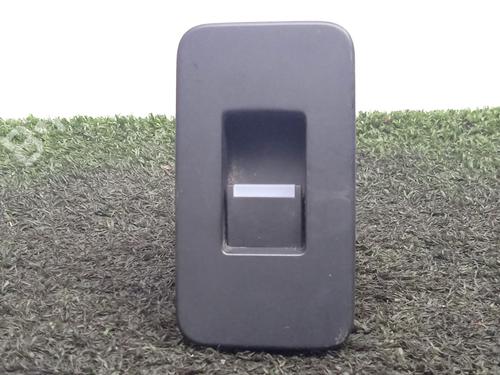 Used Right rear window switch Right rear window switch LAND ROVER DISCOVERY SPORT (L550) 2.0 D (150 hp) 33266477 33266477