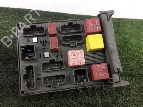 Used Fuse box Fuse box 37537979 37537979