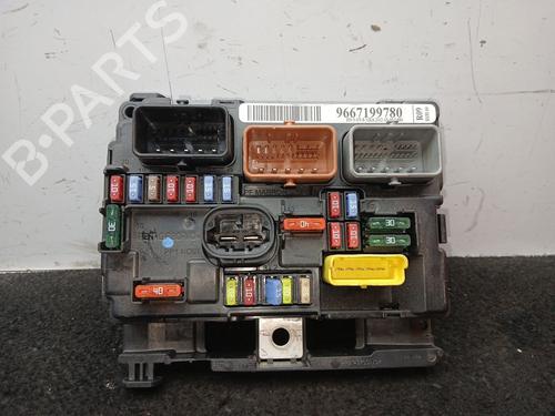 Used Fuse box Fuse box 39451545 39451545
