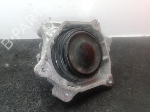 Used Engine mount BMW 4 Convertible (F33, F83) 420 d (190 hp) 32067474