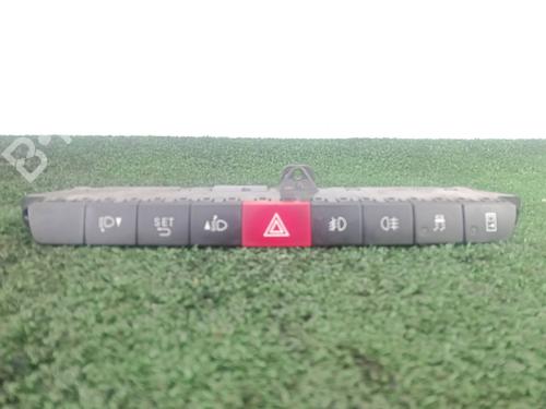 Pulsante luci di emergenza IVECO DAILY VI Van 33S12, 35S12, 35C12 (116 hp) 30599299