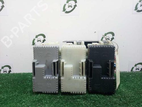 Used Fuse box FORD MONDEO IV (BA7) 2.0 TDCi (140 hp) 6588396
