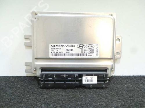 Used Engine control unit (ECU) KIA SPORTAGE II (JE_, KM_) 2.0 i 16V (141 hp) 5740192