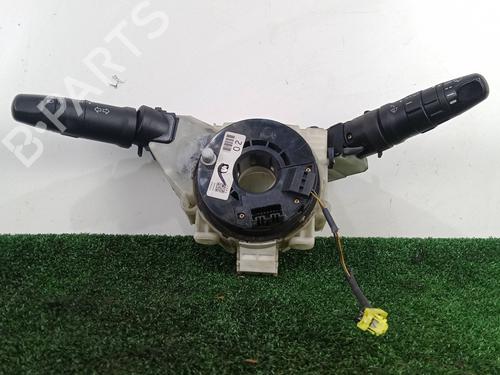 Commande de phare NISSAN MICRA III (K12) 1.2 16V (80 hp) 31753677