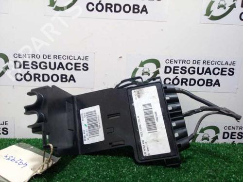 Used Fuse box PEUGEOT 308 I (4A_, 4C_) 1.4 16V (95 hp) 5734828