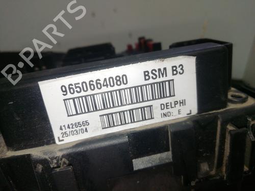 Used Fuse box PEUGEOT 807 (EB_) 2.2 HDi (128 hp) 26382988