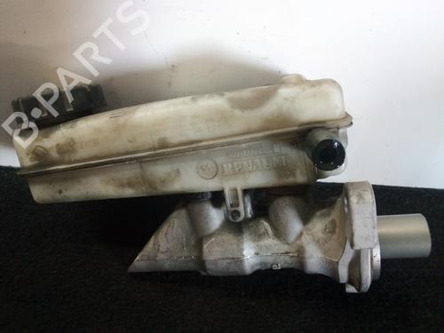 Used Brake master cylinder RENAULT MEGANE III Grandtour (KZ0/1) 1.5 dCi (KZ09, KZ0D, KZ1G, KZ29, KZ14, KZ1W, KZ10, KZ1F,... (110 hp) 12209293