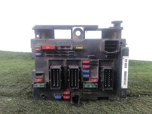 Used Fuse box Fuse box CITROËN XSARA (N1) 1.9 D (70 hp) 32711557 32711557