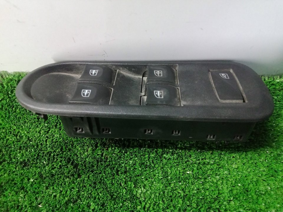 Left front window switch DACIA DUSTER (HS_) 1.5 dCi (HSAJ) 10364966 B