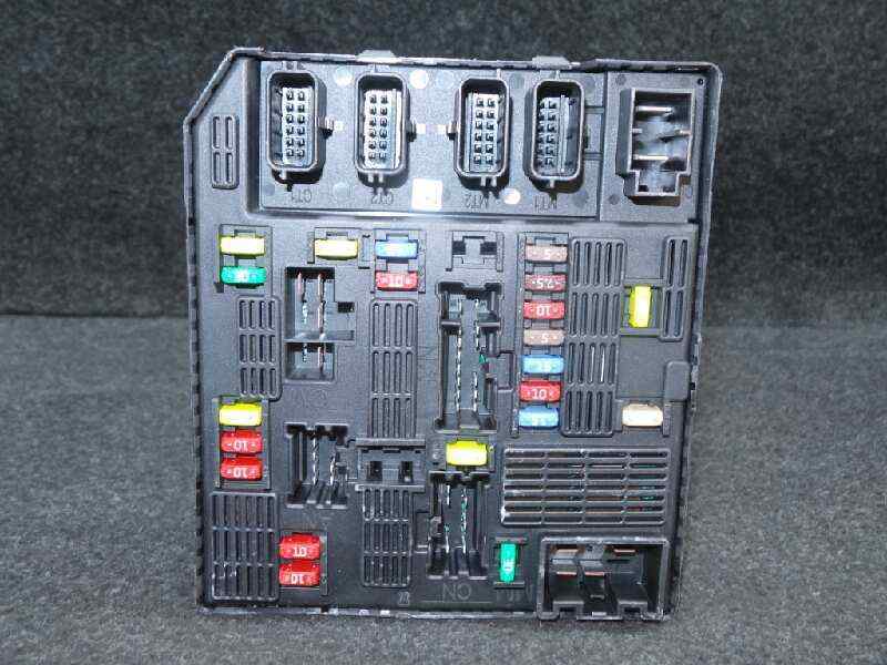 Boîte à Fusibles RENAULT SCÉNIC III (JZ0/1_) 1.5 dCi 284B67924R USMJR95 EF 2840207903300