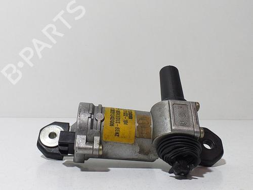 Rudehejsemotor bagstkærm venstre MERCEDES-BENZ M-CLASS (W163) [1998-2005]  10217621