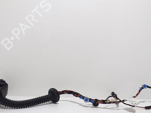 Used Right front door VW TOUAREG (7LA, 7L6, 7L7) 3.2 V6 (220 hp) 8304772