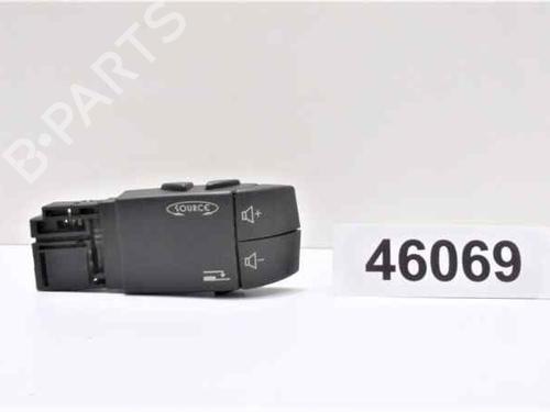 Used Steering wheel controls RENAULT TRAFIC II Platform/Chassis (EL) 1.9 dCi 100 (EL0C) (101 hp) 6298164