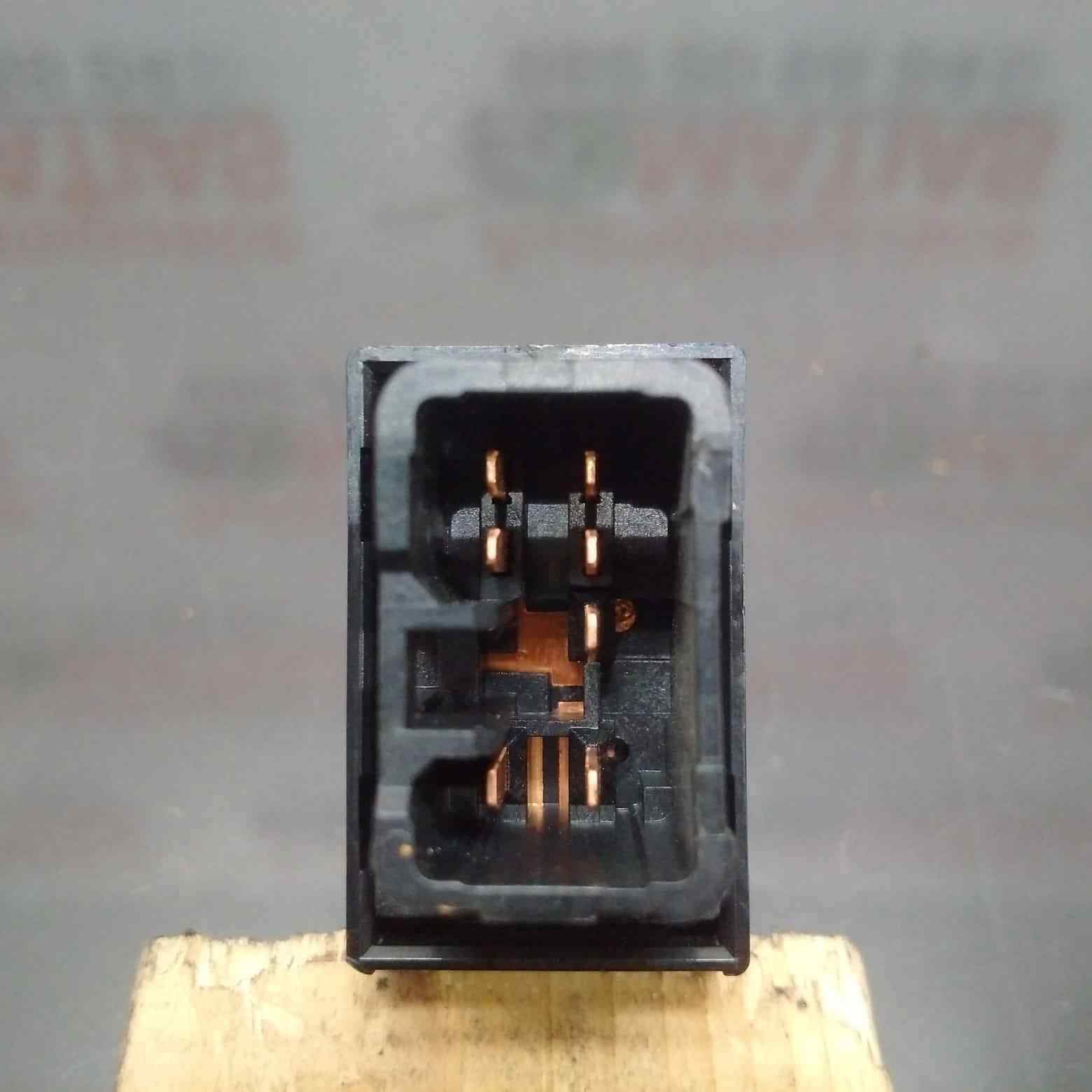 Kia 93575-3E000CY Door Window Switch Kia 93575-3E000CY Door Window Switch