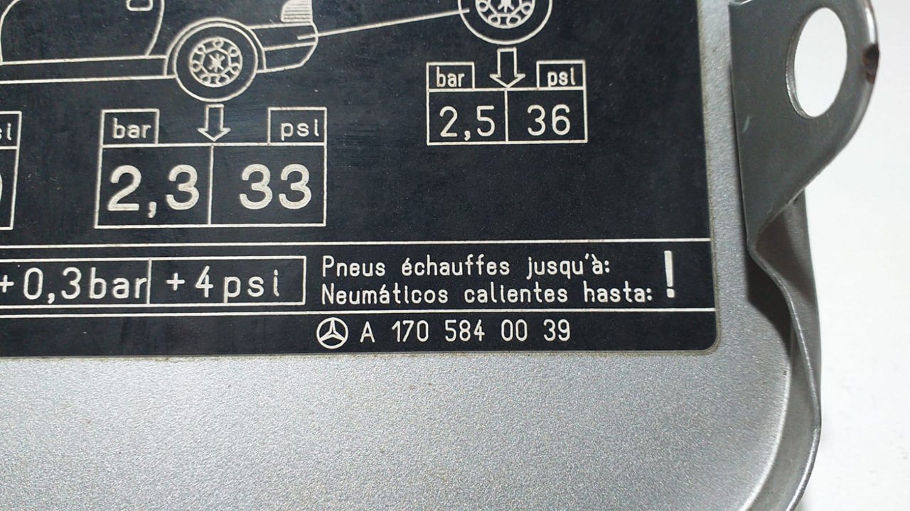 Fuel flap MERCEDESBENZ SLK (R170) 230 Kompressor (170.447) 8878593 B