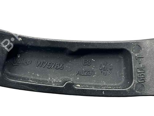 Used Front windshield wiper arm Front windshield wiper arm HYUNDAI i20 II Coupe (GB) 1.2 (84 hp) 33424438 33424438