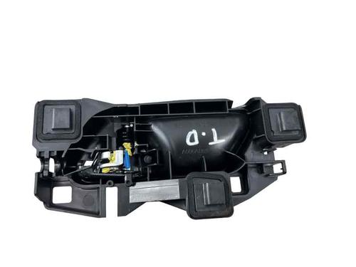 Maniglia interna posteriore destra PEUGEOT 5008 II (MC_, MJ_, MR_, M4_) 1.2 THP (MRHNYH, MRHNYW, MRHNSJ, MRHNSU, MRHNSM) (131 hp) 31869858