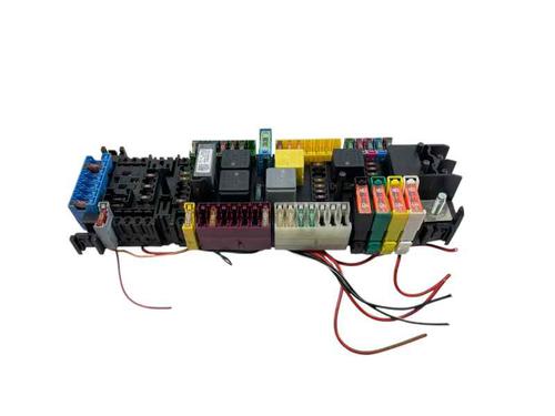 Used Fuse box Fuse box MERCEDES-BENZ GLA-CLASS (X156) GLA 200 CDI / d (156.908) (136 hp) 33810756 33810756