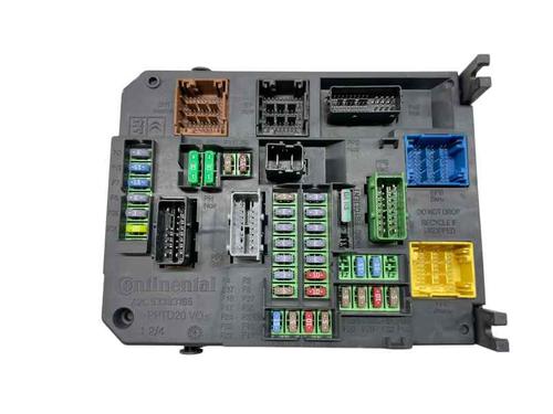 Used Fuse box PEUGEOT 308 SW II (LC_, LJ_, LR_, LX_, L4_) 1.6 THP 155 (156 hp) 29383076