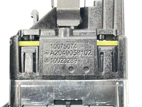 Used Left rear window switch Left rear window switch MERCEDES-BENZ GLA-CLASS (X156) GLA 200 CDI / d (156.908) (136 hp) 33810750 33810750