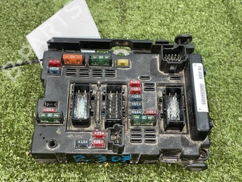 Used Fuse box PEUGEOT 307 (3A/C) [2000-2012]  31684571