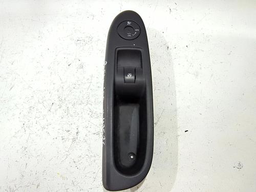 Used Right front window switch RENAULT CLIO IV (BH_) 1.2 TCe 120 (BHAU) (118 hp) 28530823