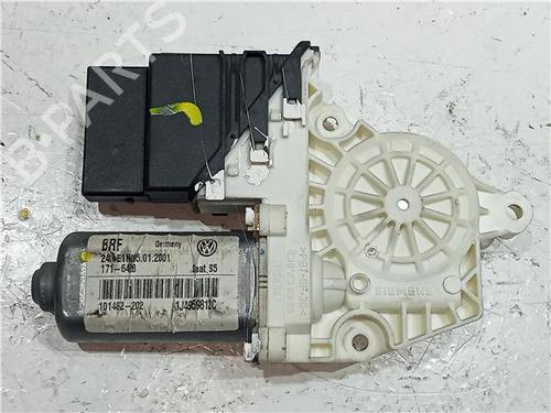 Rudehejsemotor bagstkærm højre VW GOLF IV (1J1) 1.4 16V (75 hp) 23916810