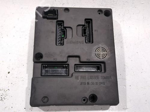 Boîte à Fusibles RENAULT MEGANE I (BA0/1_) 1.9 dTi (BA1U) (80 hp) 30965691