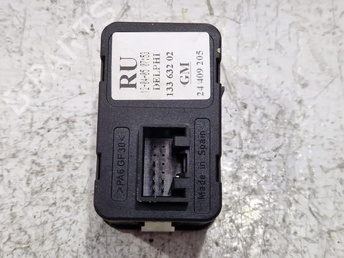 Mando elevalunas delantero izquierdo OPEL MERIVA A MPV (X03) 1.3 CDTI (E75) | BP30831122I27