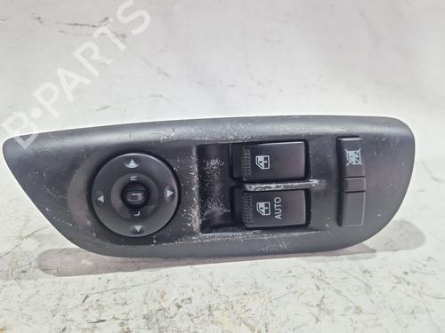 Used Left front window switch HYUNDAI COUPE II (GK) [2001-2012]  30002885