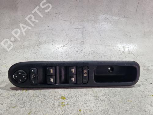Used Left front window switch Left front window switch PEUGEOT 5008 (0U_, 0E_) 2.0 HDi 150 / BlueHDi 150 (150 hp) 34124636 34124636