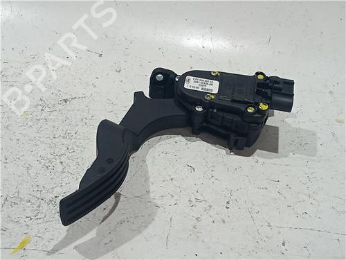 Used Pedal FORD FIESTA V (JH_, JD_) 1.4 16V (80 hp) 23913772