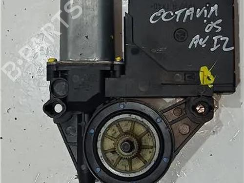 Portierruitmotor linksvoor SKODA OCTAVIA II (1Z3) 2.0 TDI (140 hp) 23914658
