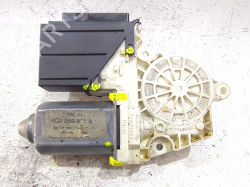 Rudehejsemotor forskærm højre Rudehejsemotor forskærm højre SEAT IBIZA III (6L1) 1.9 SDI (64 hp) 34264209 34264209