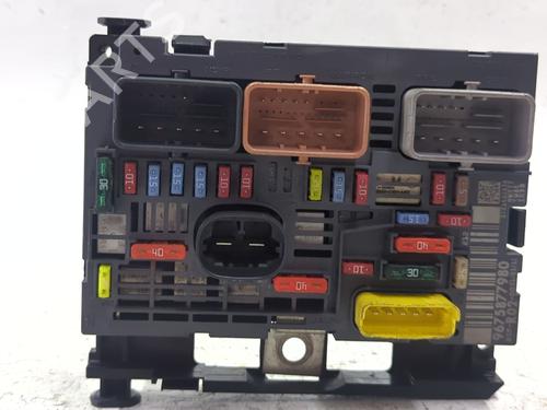Fuse box CITROËN C5 III (RD_) 3.0 HDi 240 (RDX8CA) | BP39493214E1 - Image 1