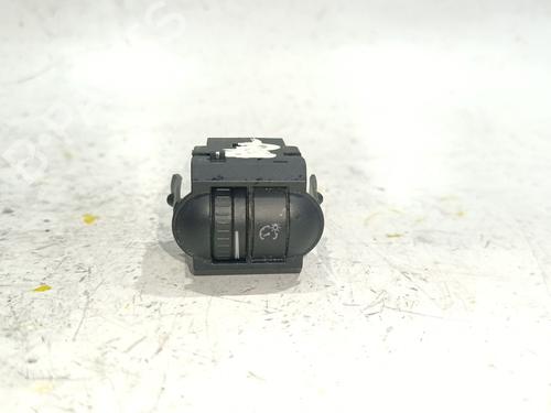 Used Headlight adjuster motor Headlight adjuster motor VW GOLF VI (5K1) 2.0 R 4motion (270 hp) 39956415 39956415