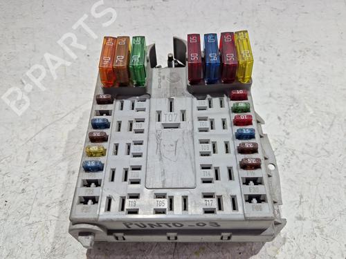 Used Fuse box FIAT PUNTO (188_) 1.2 60 (188.030, .050, .130, .150, .230, .250) (60 hp) 30526273