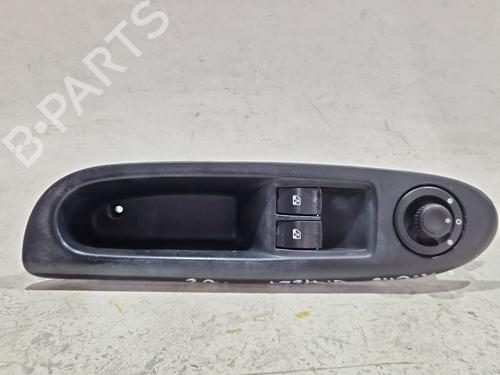Used Left front window switch RENAULT CLIO II (BB_, CB_) 1.5 dCi (B/CB07) (65 hp) 29886110
