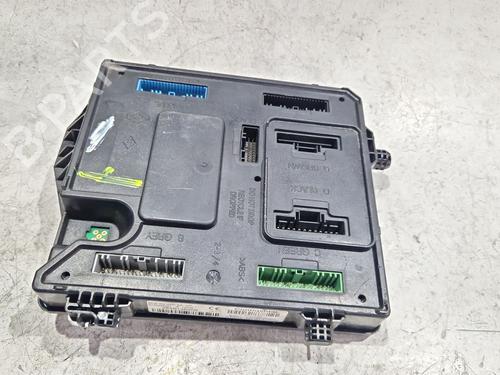 Zekeringkast RENAULT MEGANE II Saloon (LM0/1_) 1.5 dCi (LM1E) (106 hp) 30832052