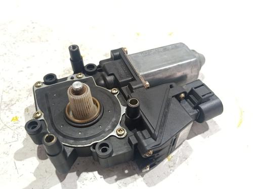 Left front window motor AUDI A4 B5 (8D2) 1.9 TDI | BP39901203E21 - Image 2