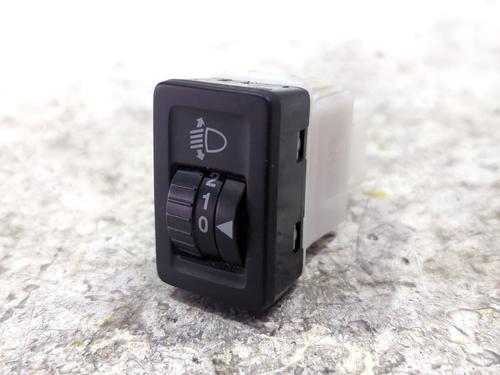 Used Headlight adjuster motor Headlight adjuster motor SUZUKI SWIFT III (MZ, EZ) 1.3 DDiS (RS413D) (75 hp) 40623983 40623983