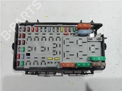 Used Fuse box Fuse box 23917640 23917640