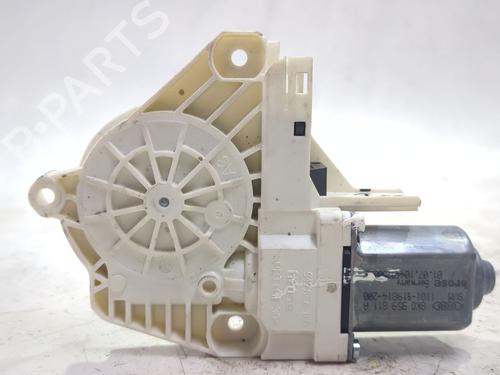 Used Left rear window motor Left rear window motor AUDI A4 B8 (8K2) 2.0 TDI (143 hp) 39649206 39649206
