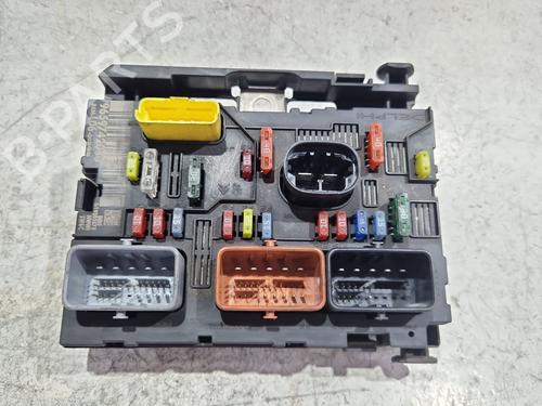 Used Fuse box PEUGEOT 307 (3A/C) 1.6 HDi 110 (109 hp) 30831101
