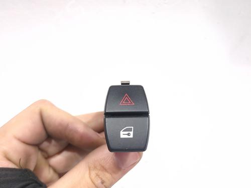 Used Warning switch BMW 5 (F10) 530 d (258 hp) 30002872