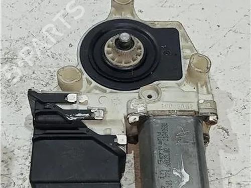Portierruitmotor linksachter SKODA OCTAVIA I (1U2) 1.6 (102 hp) 23913002